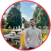 Photo of Oudai Tozan standing in front of fountains